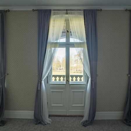 Palac Kobylniki Hotel Obrzycko Buitenkant foto