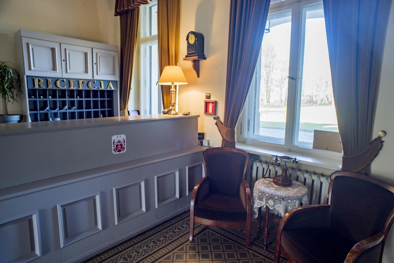 Palac Kobylniki Hotel Obrzycko Buitenkant foto
