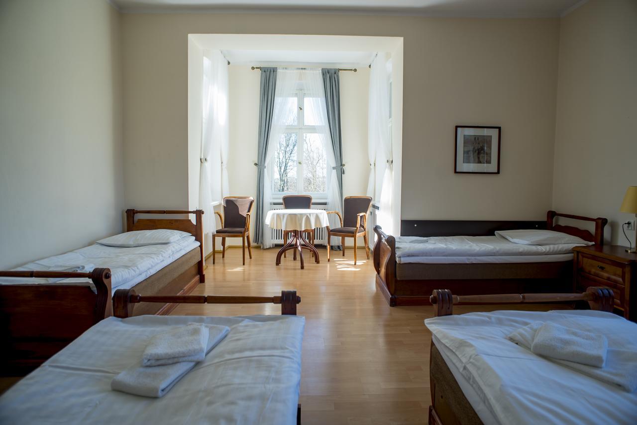 Palac Kobylniki Hotel Obrzycko Buitenkant foto