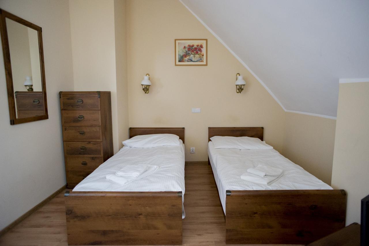 Palac Kobylniki Hotel Obrzycko Buitenkant foto
