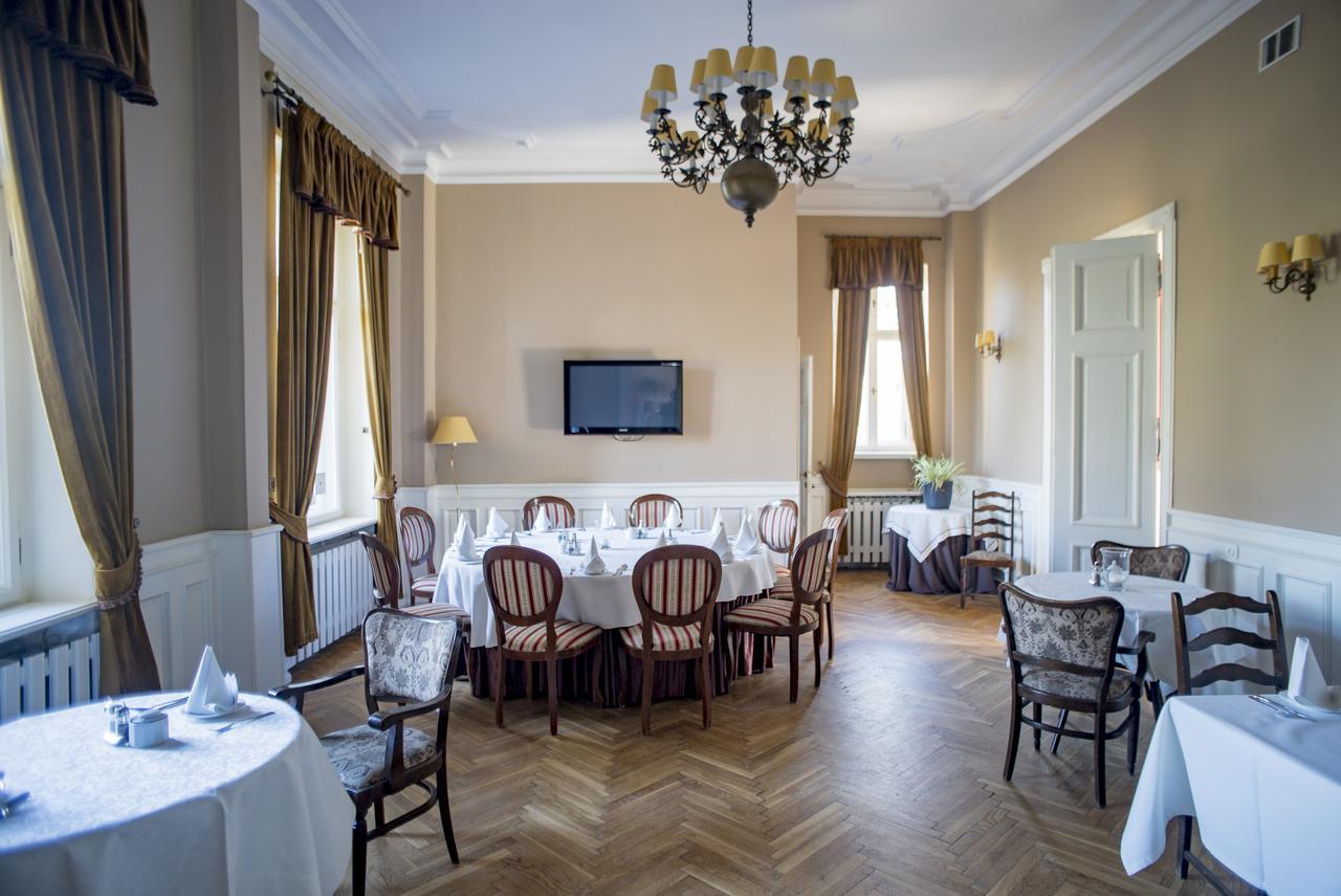 Palac Kobylniki Hotel Obrzycko Buitenkant foto