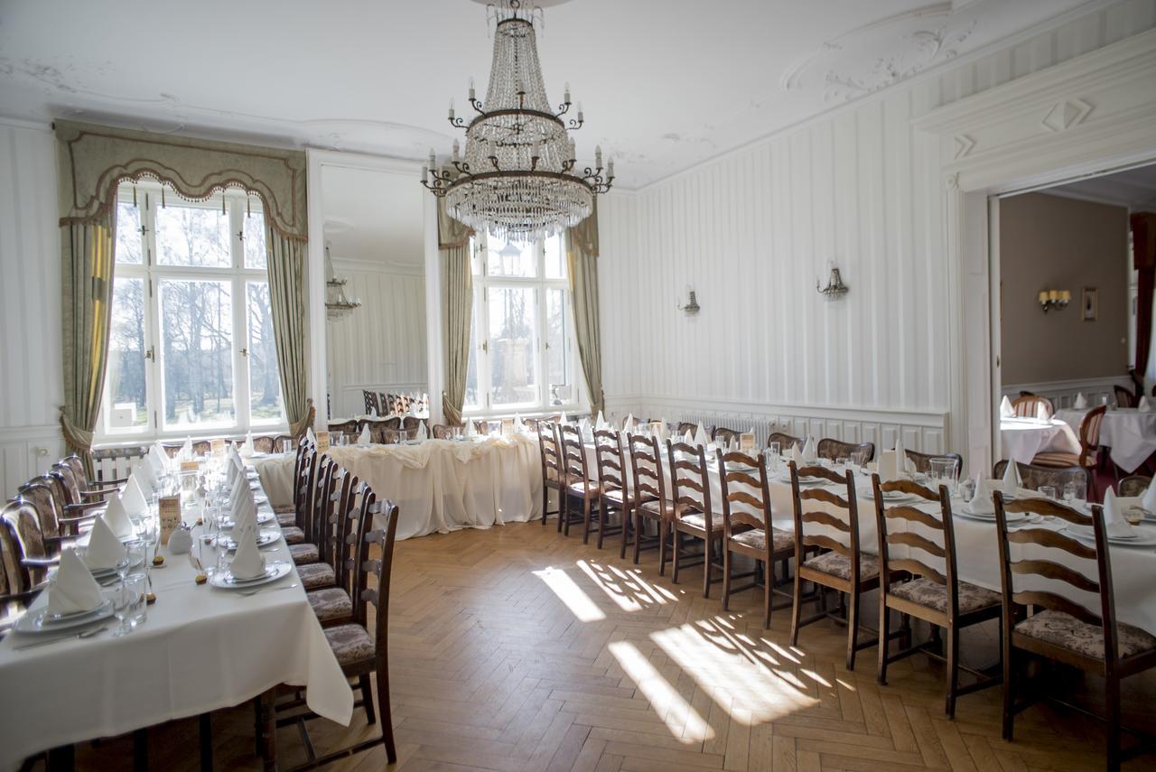 Palac Kobylniki Hotel Obrzycko Buitenkant foto