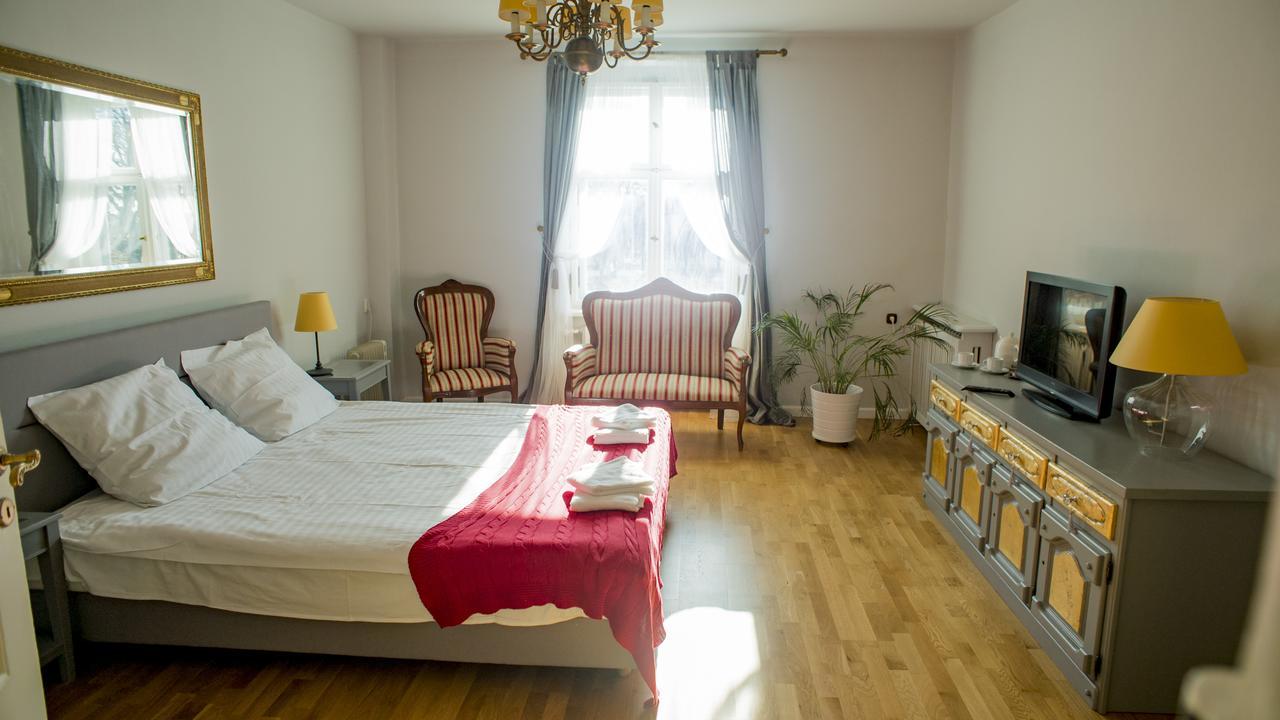Palac Kobylniki Hotel Obrzycko Buitenkant foto