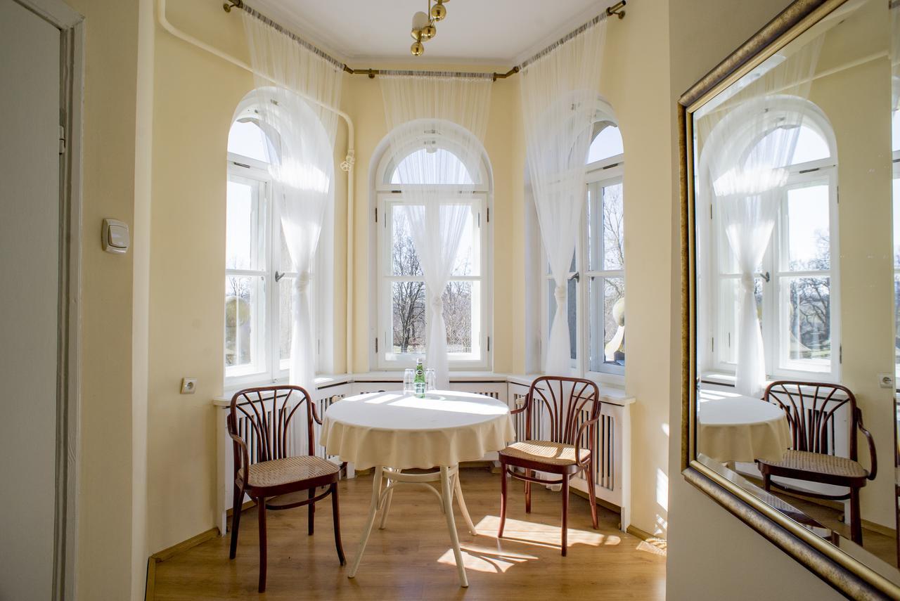 Palac Kobylniki Hotel Obrzycko Buitenkant foto