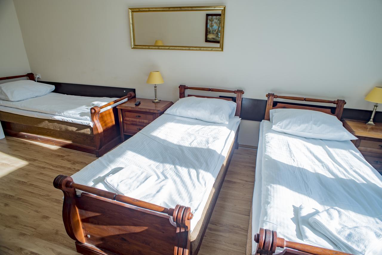 Palac Kobylniki Hotel Obrzycko Buitenkant foto