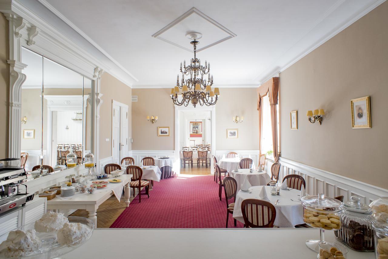 Palac Kobylniki Hotel Obrzycko Buitenkant foto